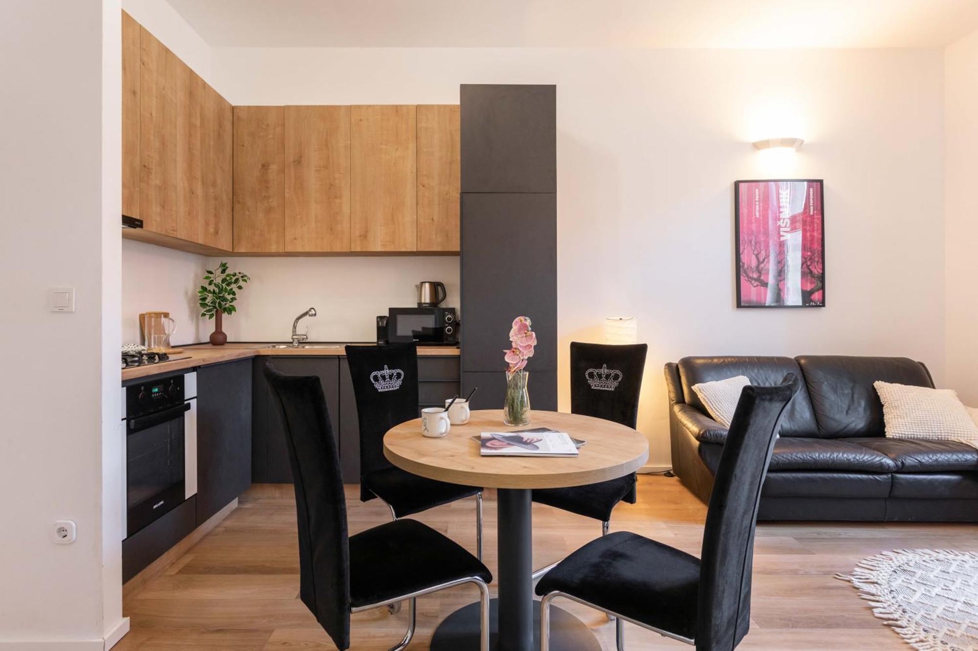 Design And Modern Apartments In Heart Of Zagabria Esterno foto