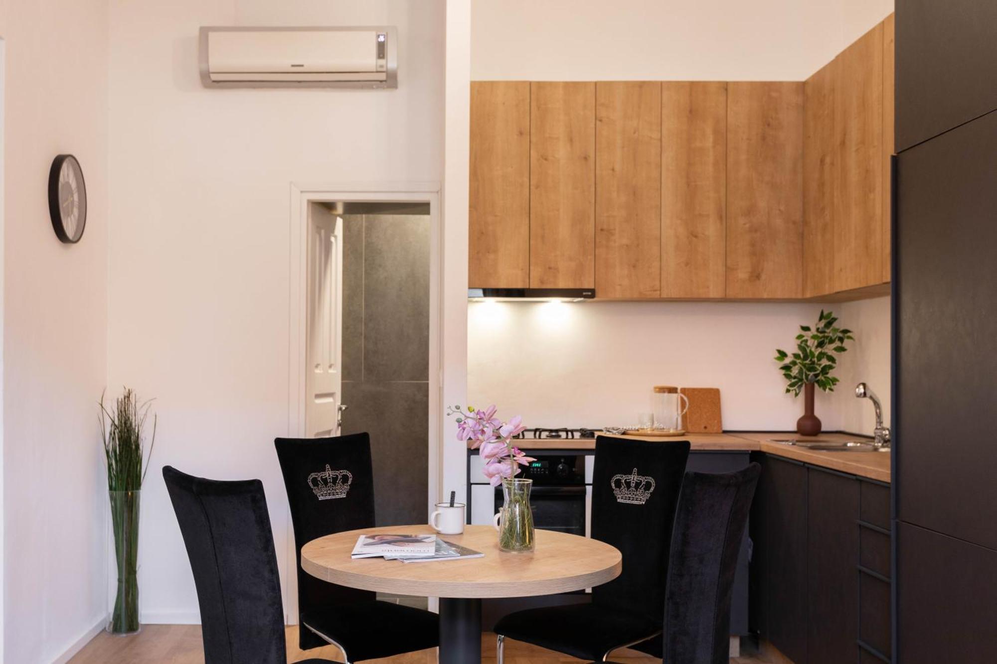 Design And Modern Apartments In Heart Of Zagabria Esterno foto