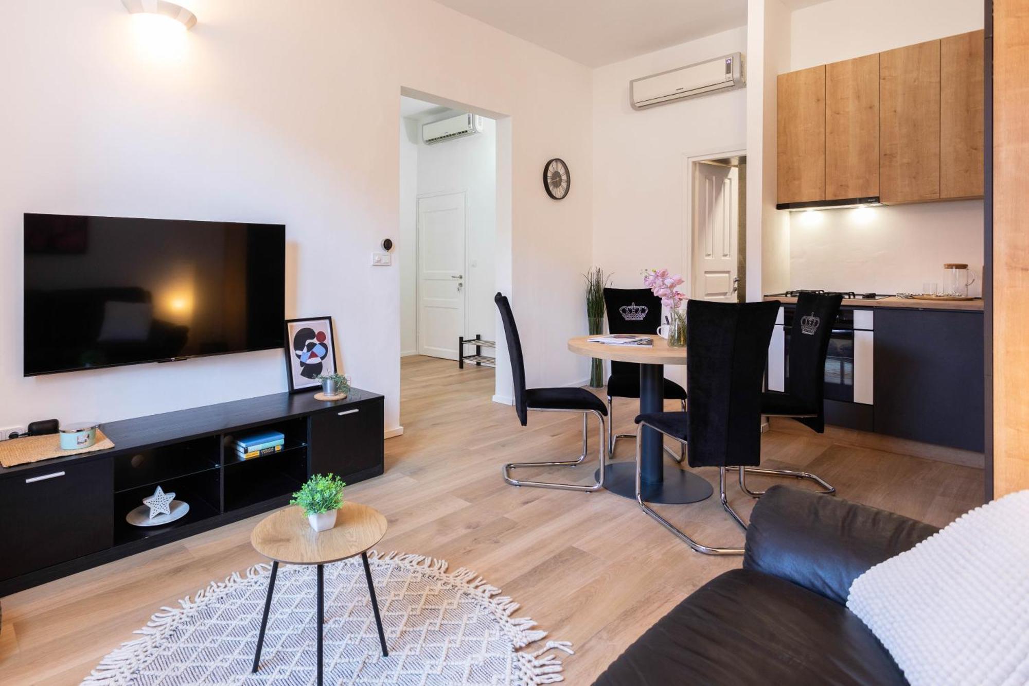 Design And Modern Apartments In Heart Of Zagabria Esterno foto
